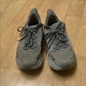 Hoka One One Men's Clifton 9 Gray Athletic Shoes due 9.5 FAIR CONDITION